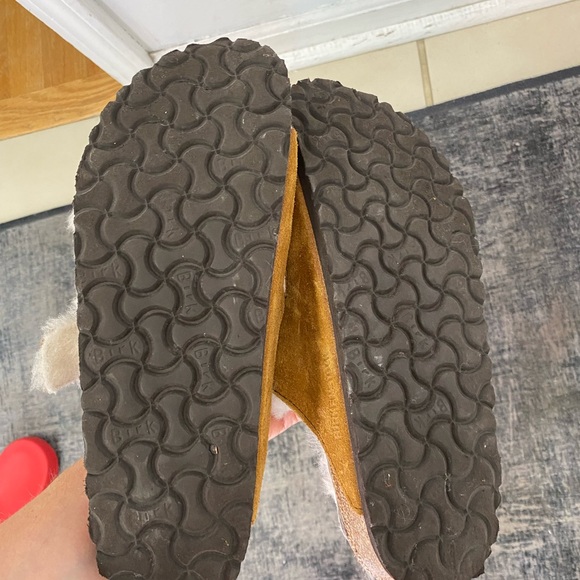 Size 39 shearling birks barely worn! - Picture 2 of 2
